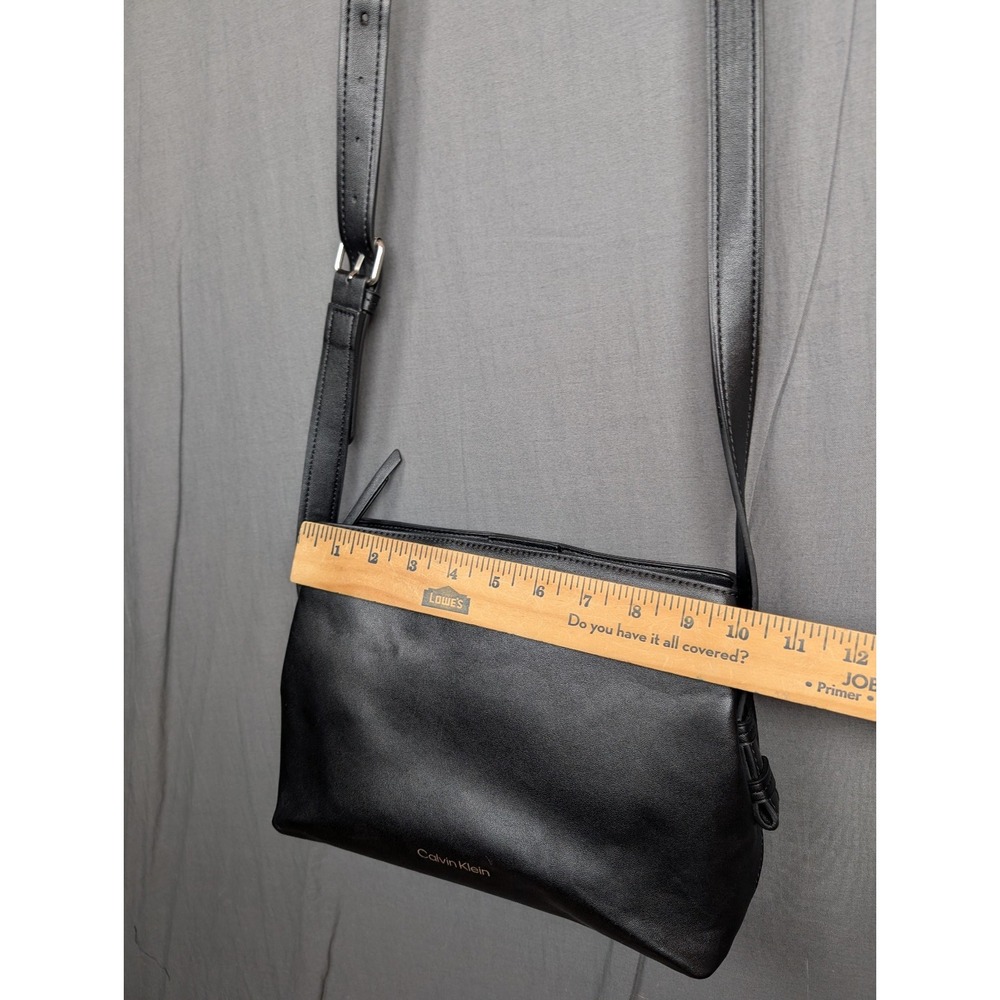Calvin Klein‎ Jeans Ultralight Camera/Shoulder Bag - Picture 4 of 13